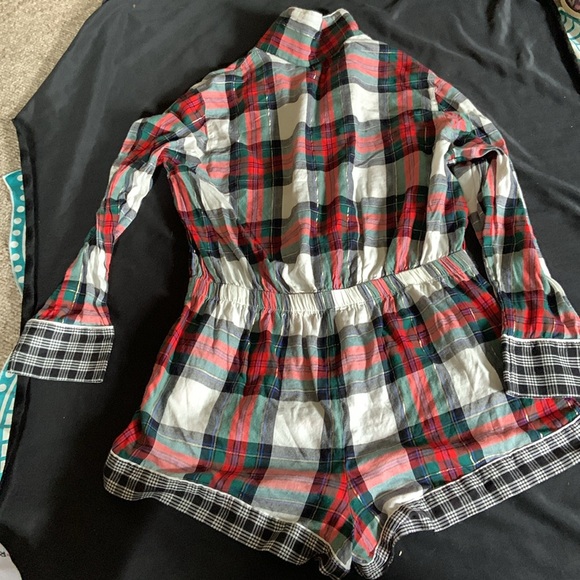 Victoria’s Secret plaid flannel romper size large. 3/4 sleeve super cute comfy. - Picture 13 of 14